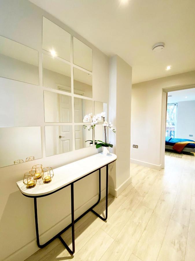 Perfect Central Location- 5 Minutes From Tower Bridge ! 8 Minutes Walk From Tube Londen Buitenkant foto