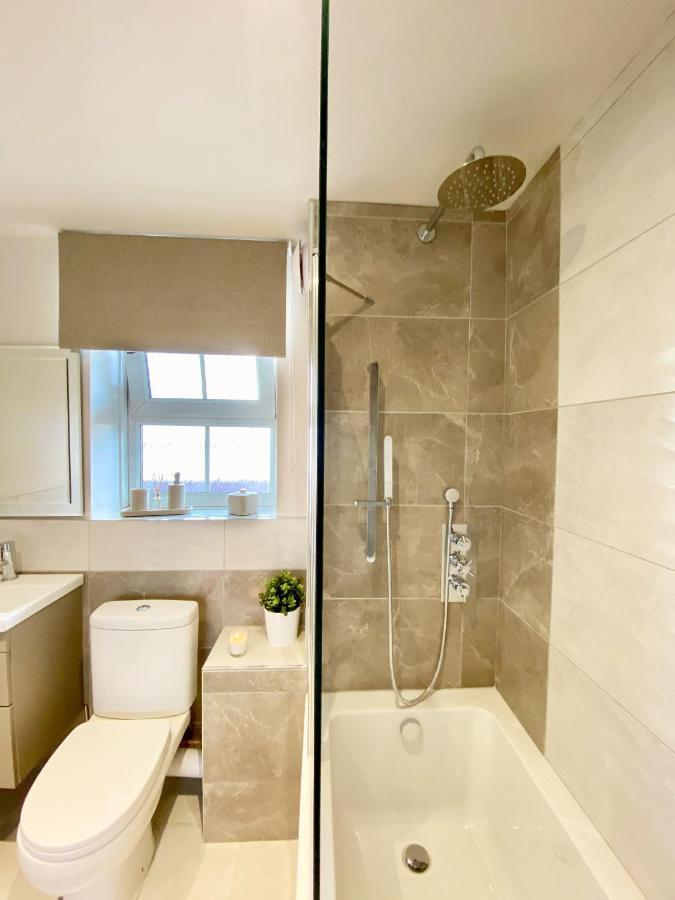Perfect Central Location- 5 Minutes From Tower Bridge ! 8 Minutes Walk From Tube Londen Buitenkant foto